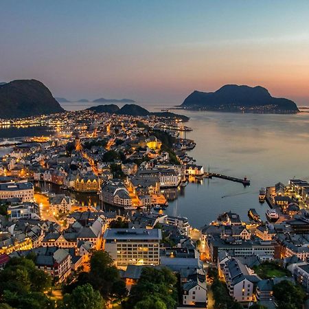 Unik Leilighet I Alesund Sentrum ภายนอก รูปภาพ
